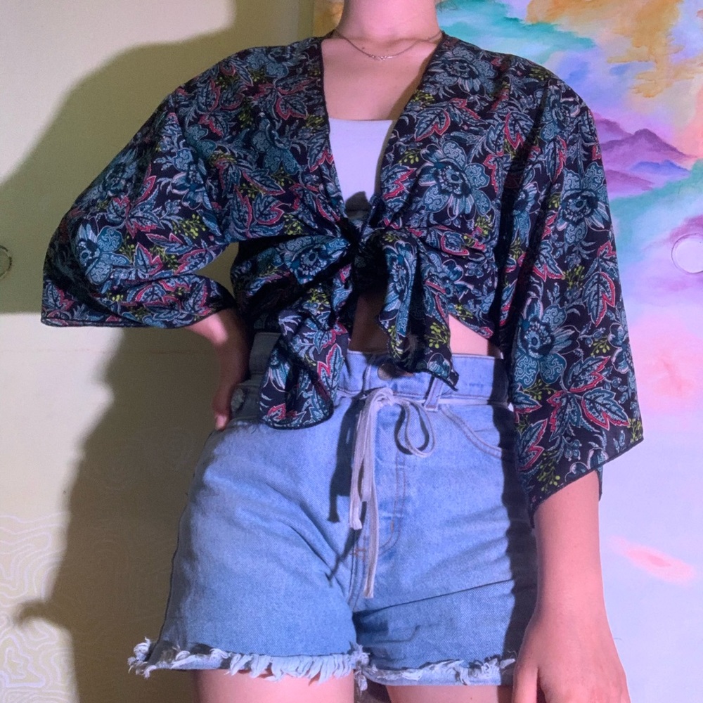 Black, teal, and red floral wrap 🥂🎋